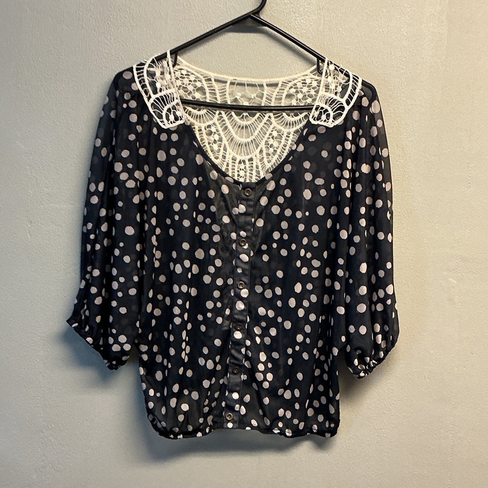 Beautiful Polka Dot Blouse with Lace Detail size large 0133